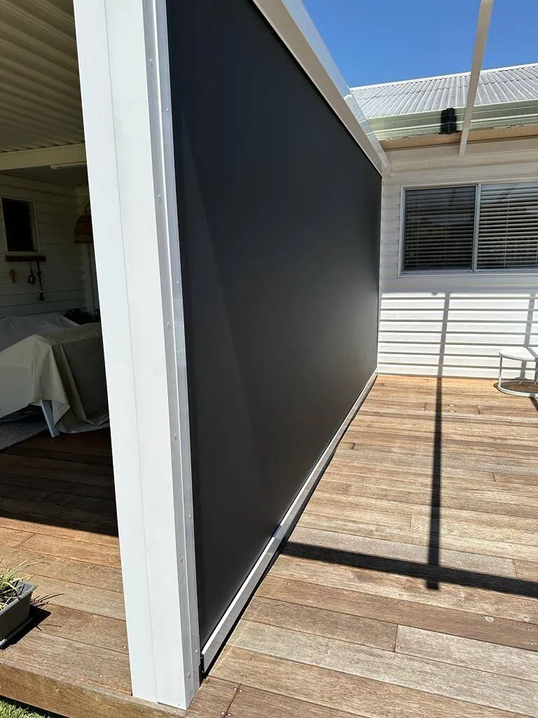 Side view of zipscreen guide rail detail